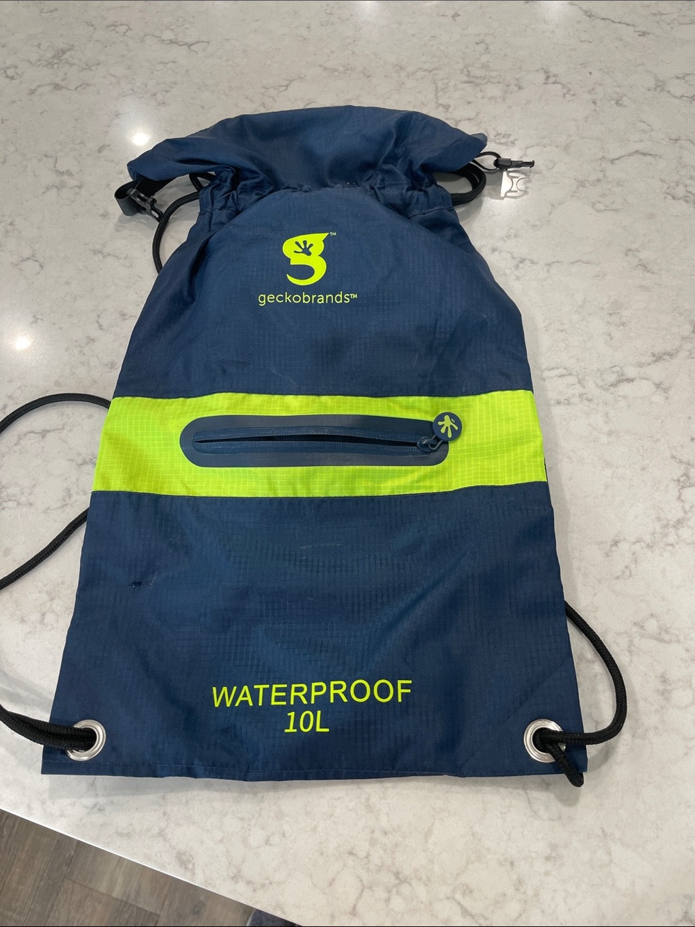 Geckobrands Navy and Neon Lime Waterproof Drawstring Backpack